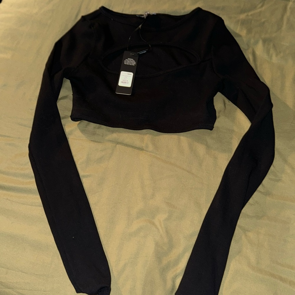 Black Long Sleeve Crop Top W/Cutout